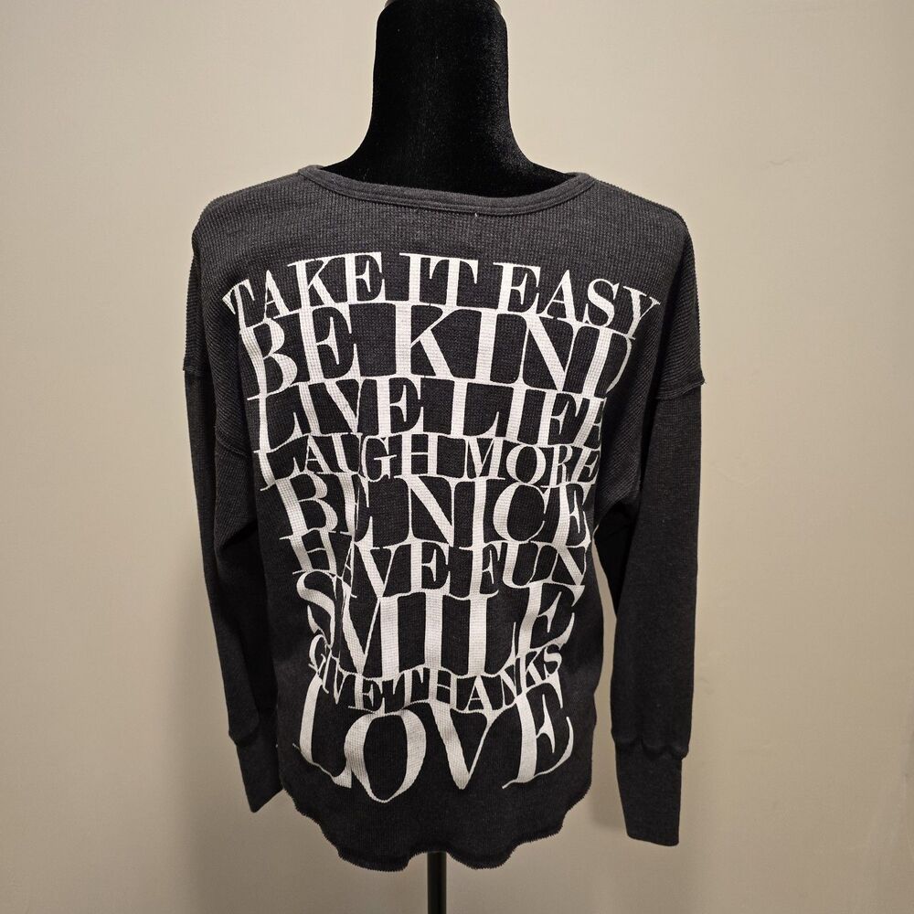 SUNDRY Take It Easy Thermal Graphic Print Long Sleeve 1 Small Top Gray Be Kind